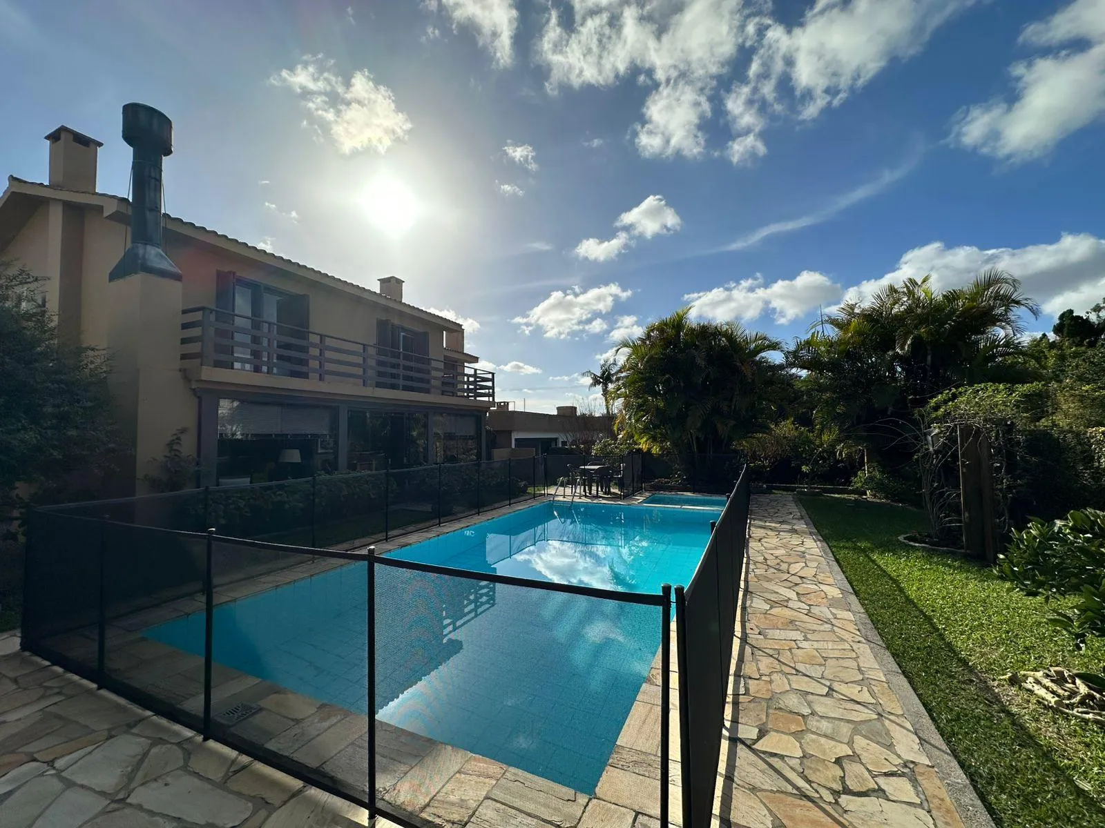 Casa mobiliada à venda no Fragata, Pelotas - 246 m², 3 quartos (sendo 1 suíte), acabamentos de alto padrão e área gourmet com piscina. - 17
