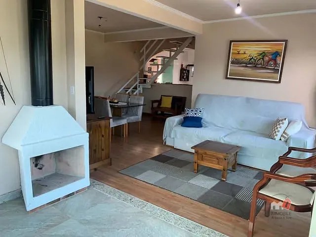 Casa 3 quartos e 2 banheiros, à venda, no bairro Valparaíso em Petrópolis