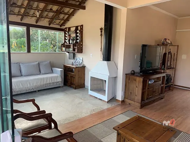 Casa 3 quartos e 2 banheiros, à venda, no bairro Valparaíso em Petrópolis