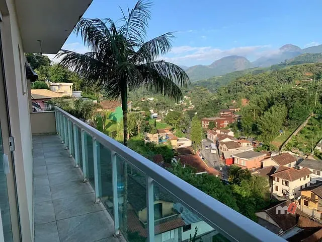 Casa 3 quartos e 2 banheiros, à venda, no bairro Valparaíso em Petrópolis