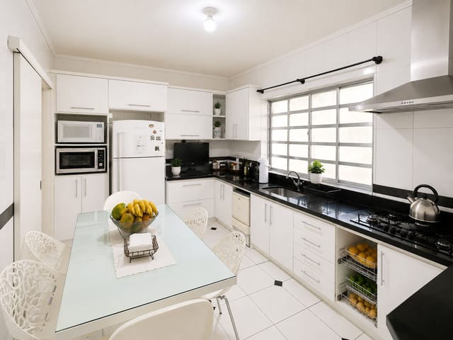 Casa com 575m² 2 quartos e 2 banheiros, à venda, no bairro Fragata em Pelotas