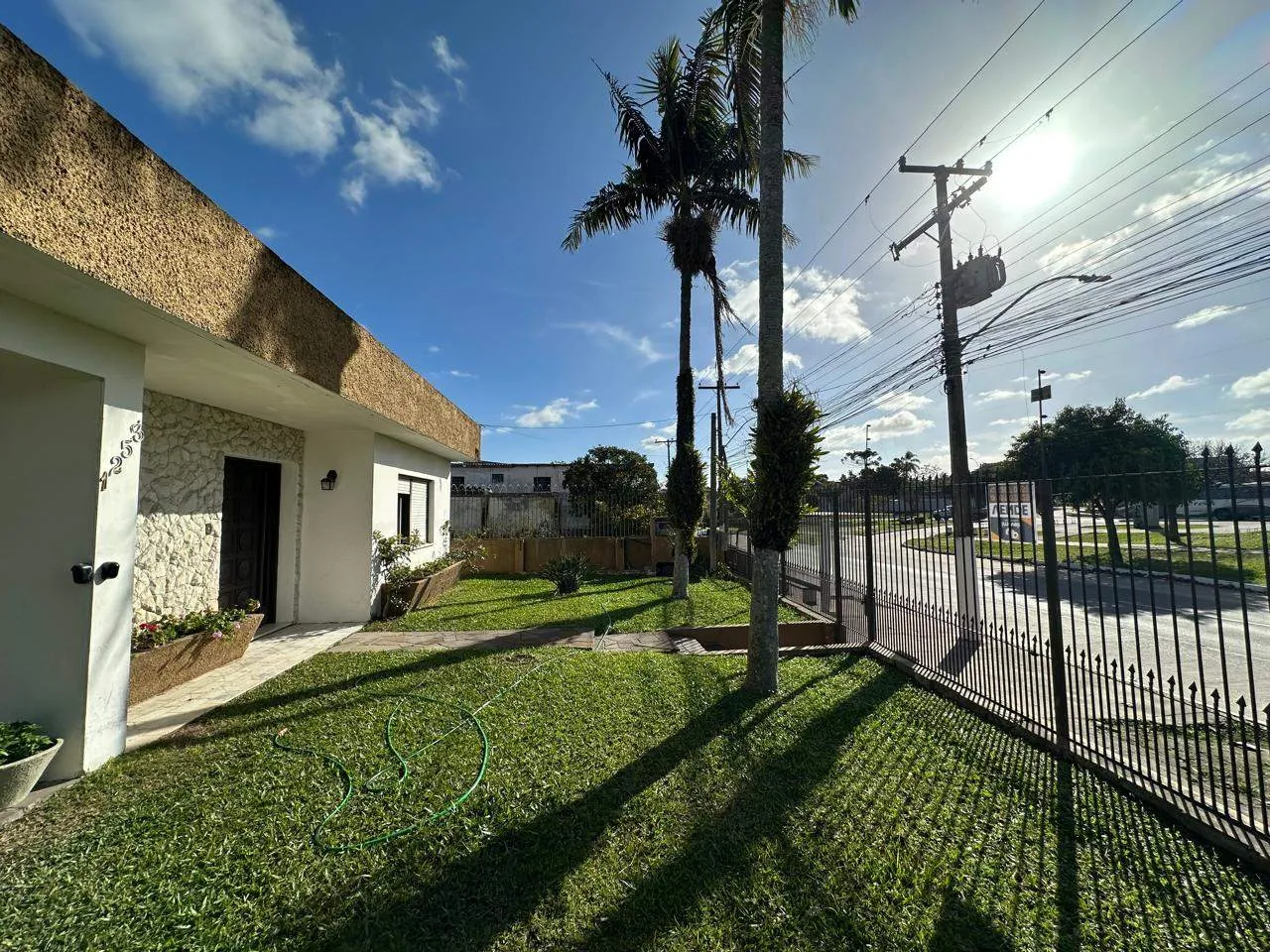 Casa à venda no Fragata, Pelotas - 145 m², 2 quartos (sendo 1 suíte), sala com lareira, cozinha planejada, churrasqueira e amplo pátio. - 10