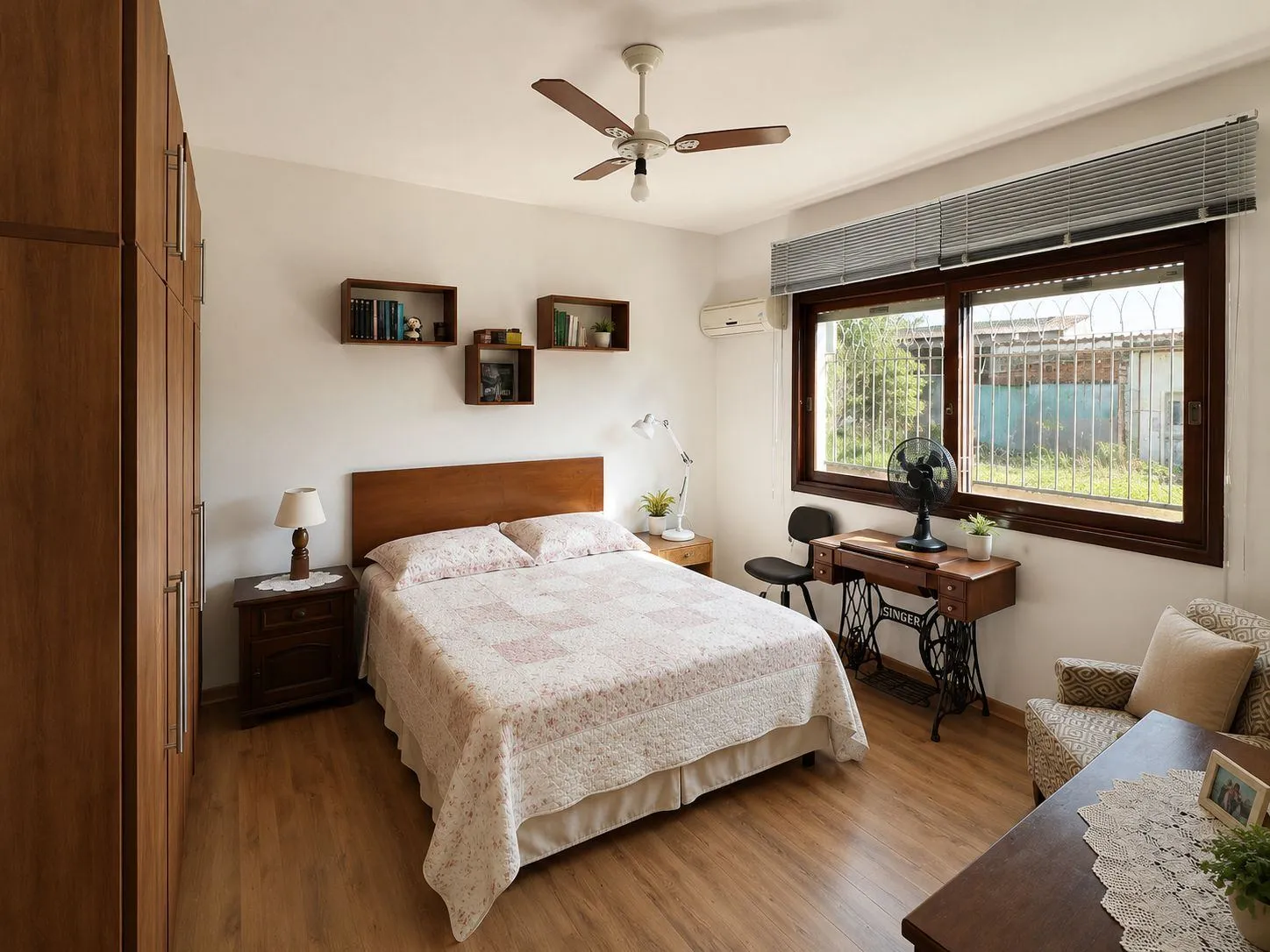Casa à venda no Fragata, Pelotas - 145 m², 2 quartos (sendo 1 suíte), sala com lareira, cozinha planejada, churrasqueira e amplo pátio. - 6