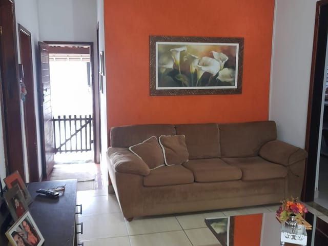 Casa 3 quartos e 1 banheiro, à venda, no bairro Castrioto em Petrópolis