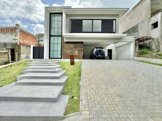 Casa com 500m², à venda, no bairro Mundo Real em Embu das Artes