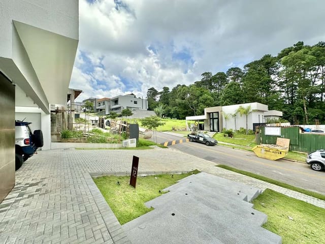 Casa com 500m², à venda, no bairro Mundo Real em Embu das Artes