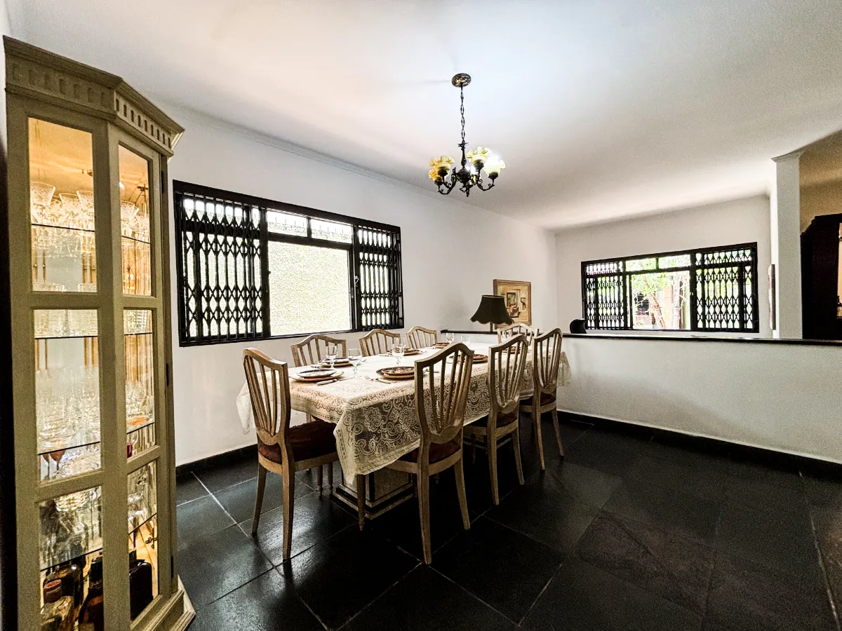 Casa para venda em Brooklin Paulista com 4 quartos, sendo 2 suítes, 284m²
