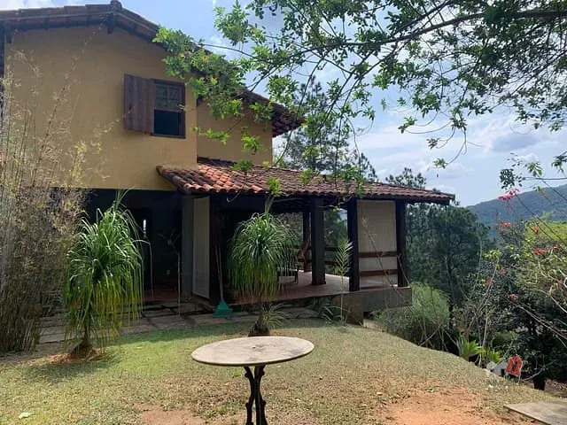 Casa com 1983m² 3 quartos e 4 banheiros, à venda, no bairro Cuiabá em Petrópolis