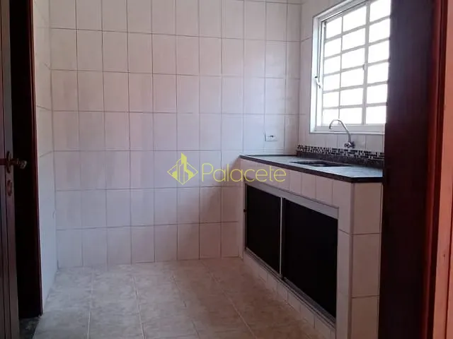 Casa com 250m² 3 quartos e 2 banheiros, à venda, no bairro Jardim Ana Rosa em Taubaté