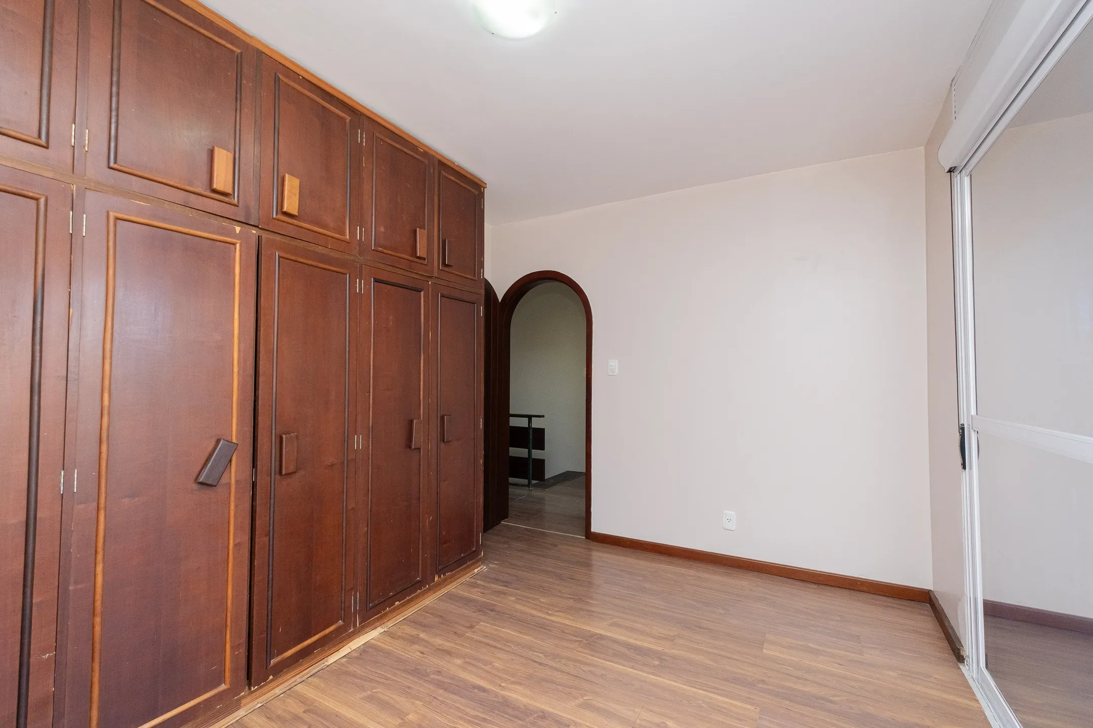 Casa à venda na Zona Norte de Pelotas - 249 m², 3 quartos (sendo 1 suíte), 2 lareiras, espaço gourmet com piscina e ótima localização próxima a Dom Joaquim. - 10