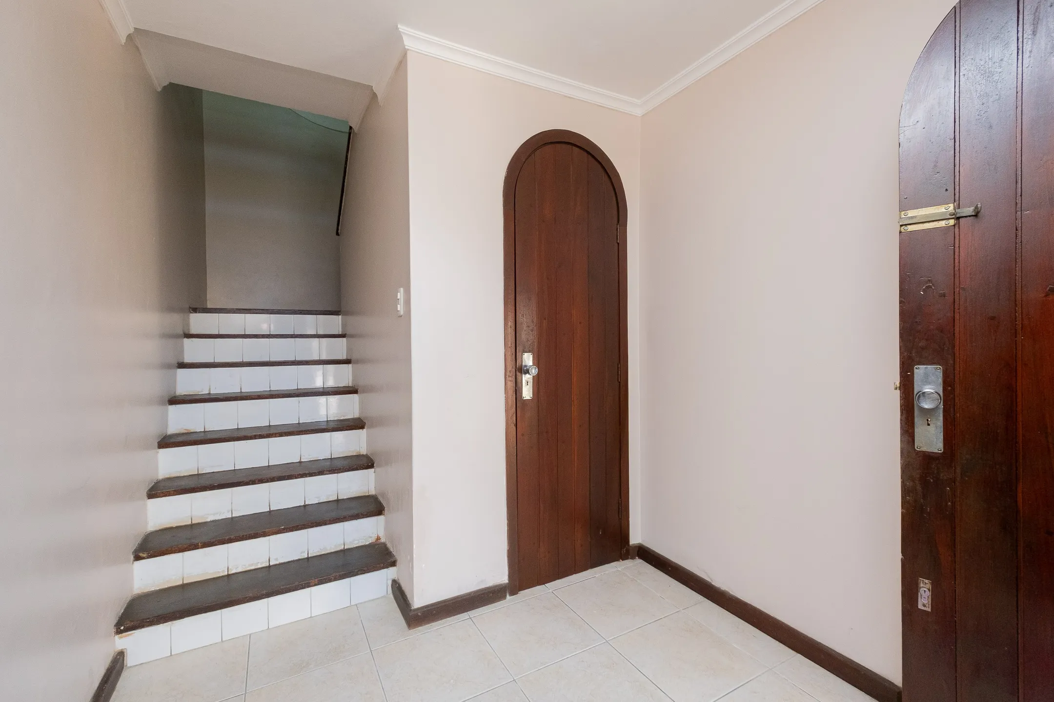 Casa à venda na Zona Norte de Pelotas - 249 m², 3 quartos (sendo 1 suíte), 2 lareiras, espaço gourmet com piscina e ótima localização próxima a Dom Joaquim. - 20