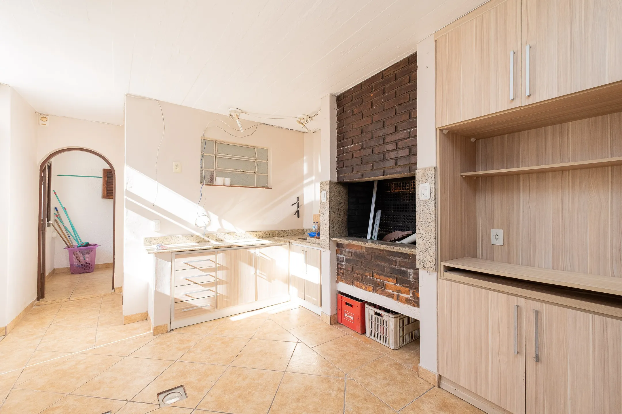 Casa à venda na Zona Norte de Pelotas - 249 m², 3 quartos (sendo 1 suíte), 2 lareiras, espaço gourmet com piscina e ótima localização próxima a Dom Joaquim. - 22