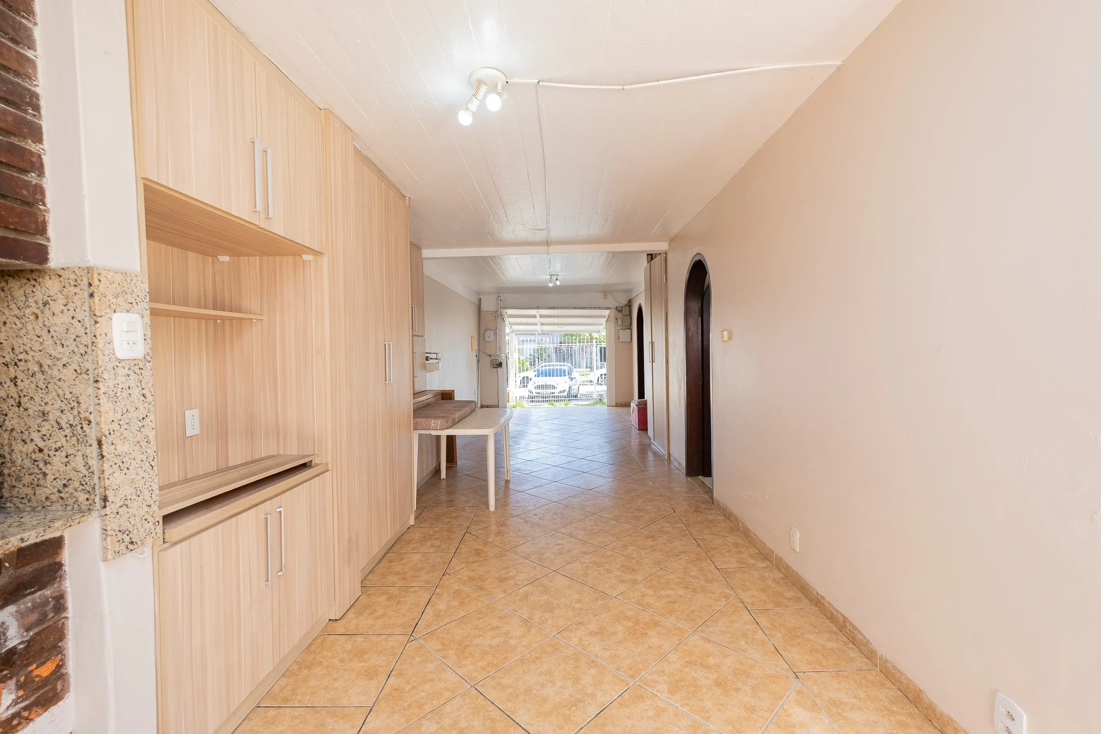 Casa à venda na Zona Norte de Pelotas - 249 m², 3 quartos (sendo 1 suíte), 2 lareiras, espaço gourmet com piscina e ótima localização próxima a Dom Joaquim. - 23