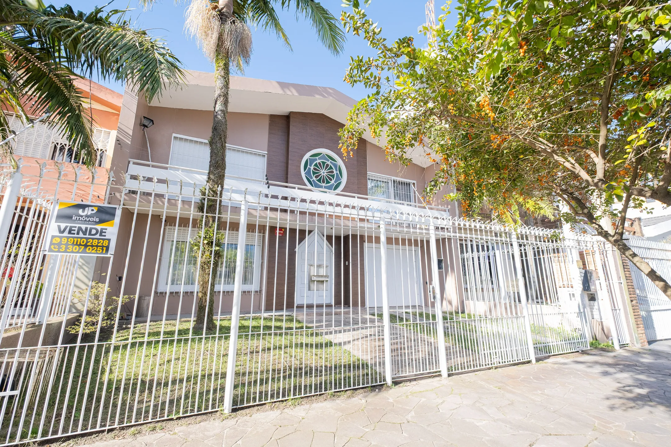 Casa à venda na Zona Norte de Pelotas - 249 m², 3 quartos (sendo 1 suíte), 2 lareiras, espaço gourmet com piscina e ótima localização próxima a Dom Joaquim. - 27