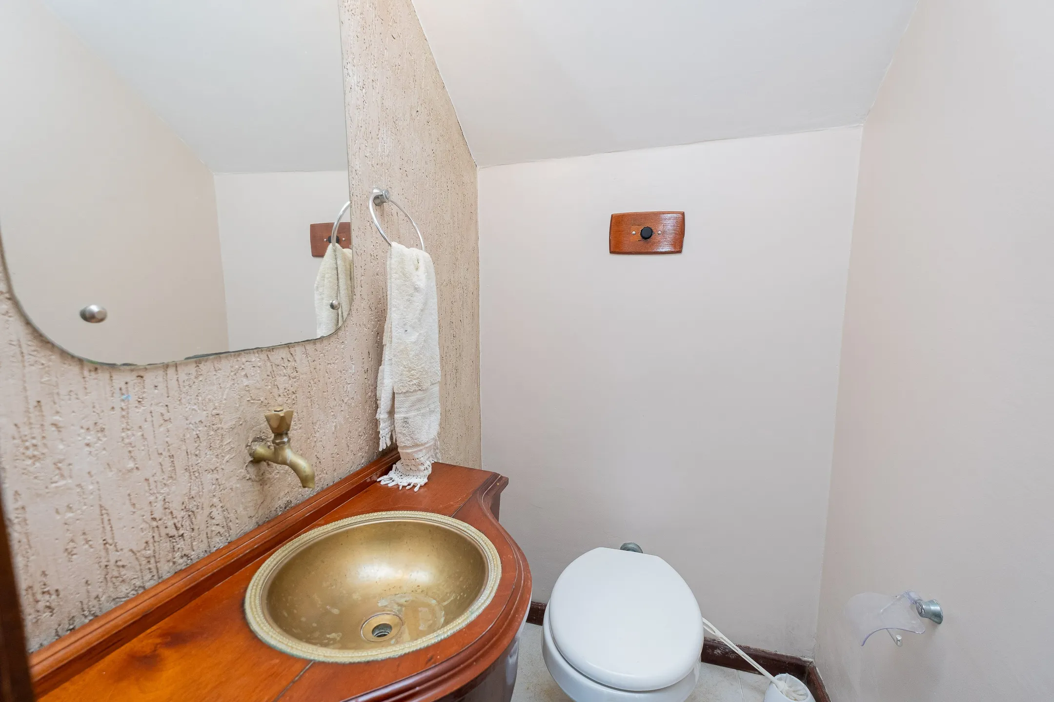 Casa à venda na Zona Norte de Pelotas - 249 m², 3 quartos (sendo 1 suíte), 2 lareiras, espaço gourmet com piscina e ótima localização próxima a Dom Joaquim. - 6