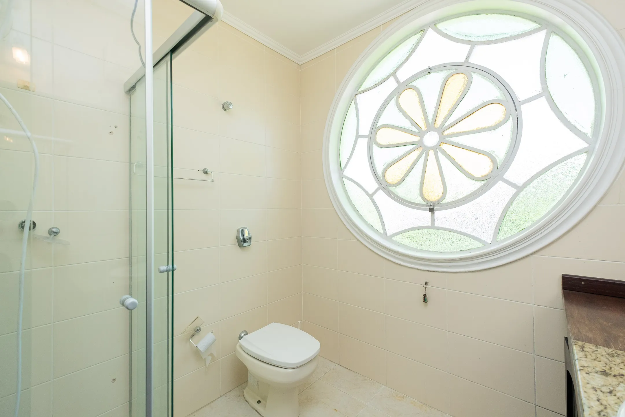 Casa à venda na Zona Norte de Pelotas - 249 m², 3 quartos (sendo 1 suíte), 2 lareiras, espaço gourmet com piscina e ótima localização próxima a Dom Joaquim. - 7