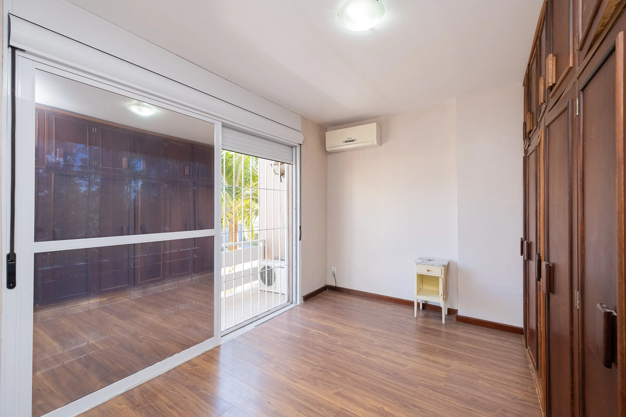 Casa à venda na Zona Norte de Pelotas - 249 m², 3 quartos (sendo 1 suíte), 2 lareiras, espaço gourmet com piscina e ótima localização próxima a Dom Joaquim. - 9