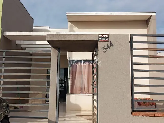 Casa 2 quartos e 2 banheiros, para alugar, no bairro Jardim Paraíso em Arapongas
