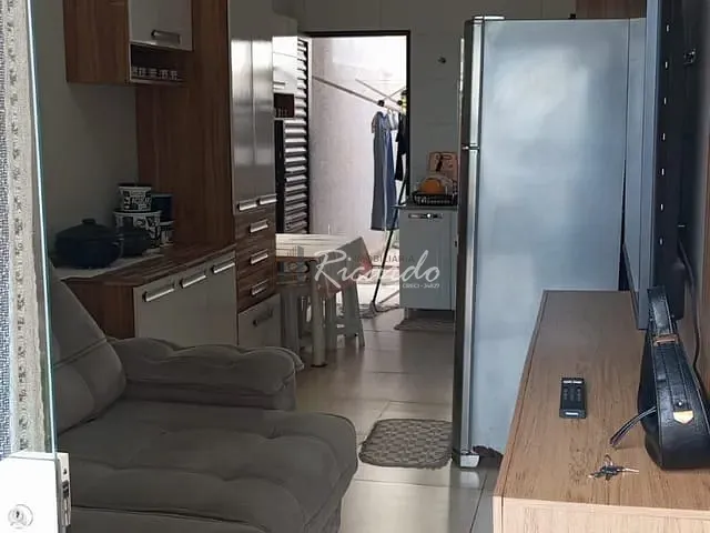 Casa 2 quartos e 2 banheiros, para alugar, no bairro Jardim Paraíso em Arapongas