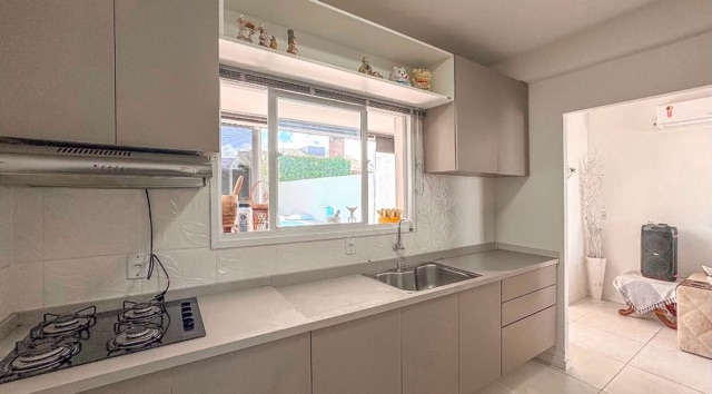 Casa 2 quartos e 2 banheiros, à venda, no bairro Laranjal em Pelotas