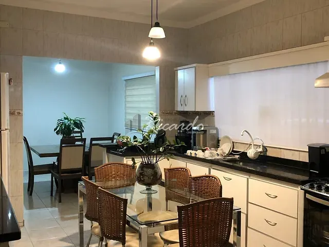 Casa com 337m² 3 quartos e 3 banheiros, à venda, no bairro Conjunto Centauro em Arapongas