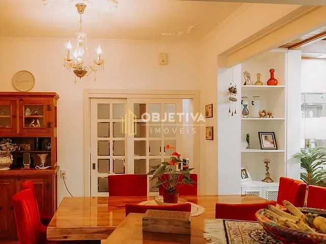 Casa com 300m² 4 quartos e 3 banheiros, à venda, no bairro Passo da Areia em Porto Alegre