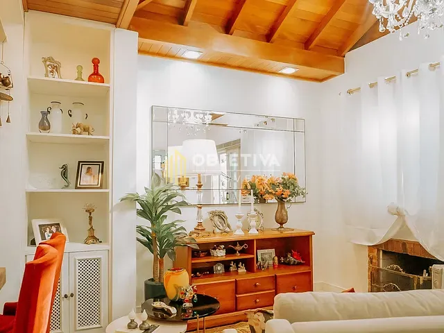 Casa com 300m² 4 quartos e 3 banheiros, à venda, no bairro Passo da Areia em Porto Alegre