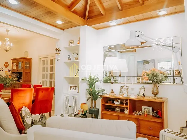 Casa com 300m² 4 quartos e 3 banheiros, à venda, no bairro Passo da Areia em Porto Alegre
