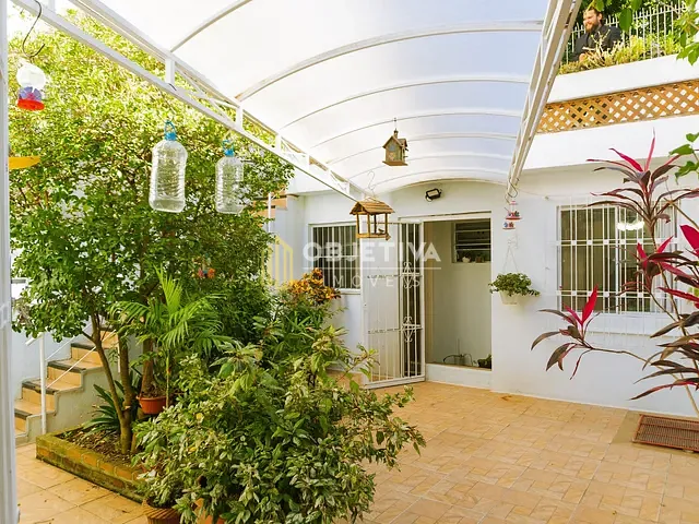 Casa com 300m² 4 quartos e 3 banheiros, à venda, no bairro Passo da Areia em Porto Alegre