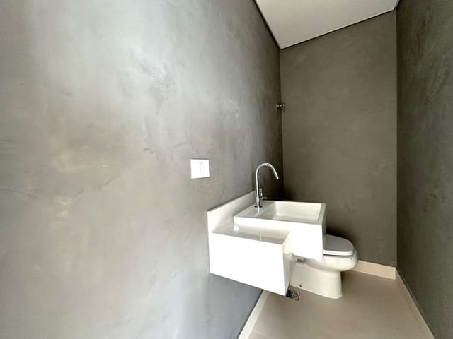 Casa com 510m², à venda ou para alugar, no bairro Granja Viana em Carapicuíba