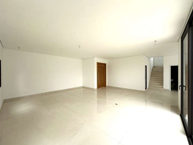 Casa com 510m², à venda ou para alugar, no bairro Granja Viana em Carapicuíba