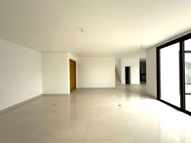 Casa com 510m², à venda ou para alugar, no bairro Granja Viana em Carapicuíba