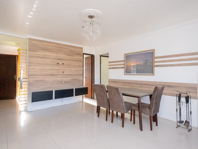Casa com 300m² 3 quartos e 2 banheiros, à venda ou para alugar, no bairro Laranjal em Pelotas