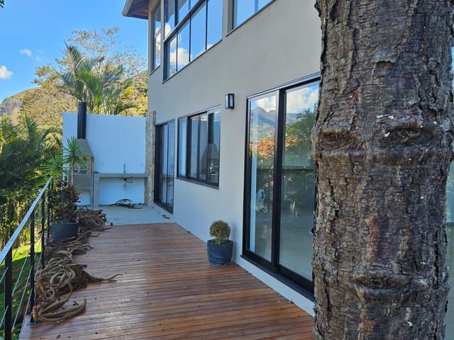 Casa 2 quartos e 1 banheiro, à venda, no bairro Carangola em Petrópolis