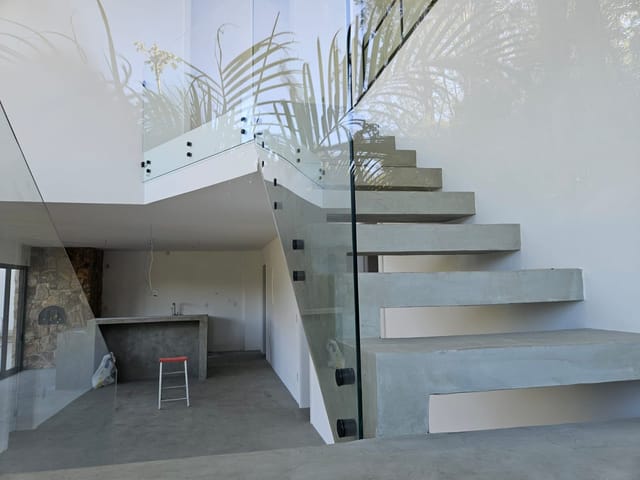 Casa 2 quartos e 1 banheiro, à venda, no bairro Carangola em Petrópolis