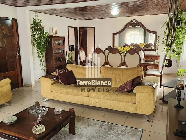 Casa com 660m² 3 quartos e 2 banheiros, à venda, no bairro Uvaranas em Ponta Grossa