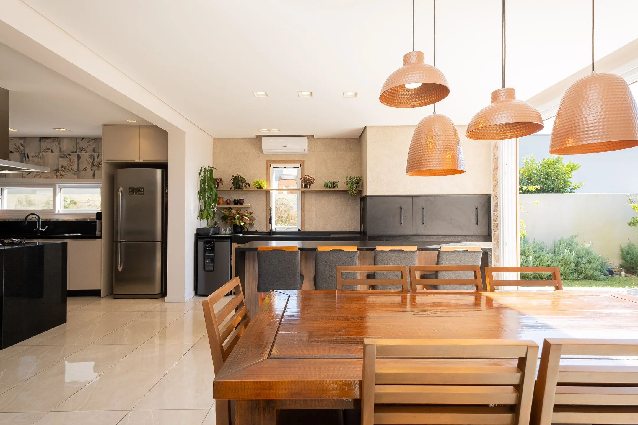 Casa de alto padrão à venda no Alphaville, Laranjal - 284 m², 4 quartos (sendo 2 suítes), móveis sob medida, acabamentos impecáveis e ampla área de lazer. - 10