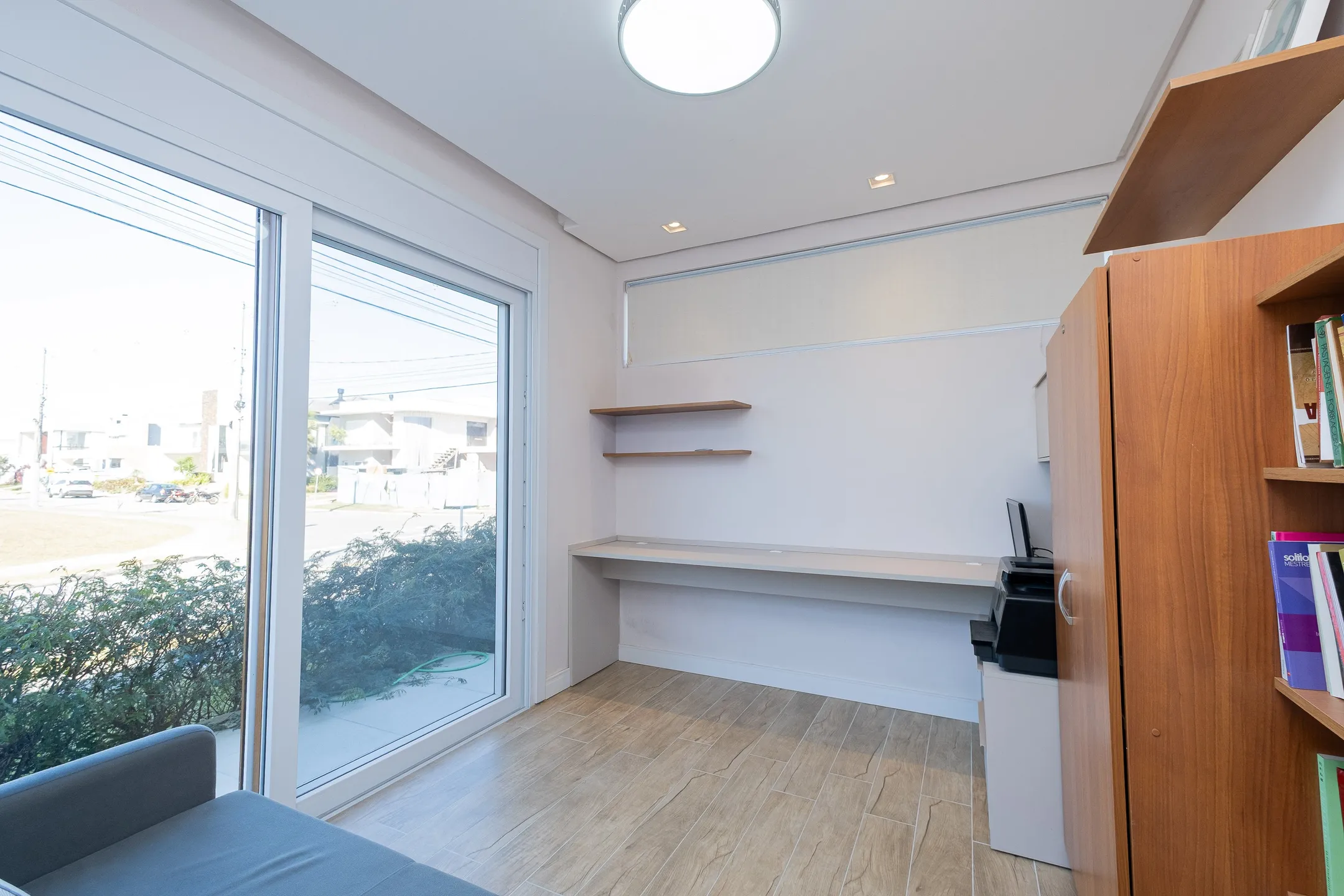 Casa de alto padrão à venda no Alphaville, Laranjal - 284 m², 4 quartos (sendo 2 suítes), móveis sob medida, acabamentos impecáveis e ampla área de lazer. - 13