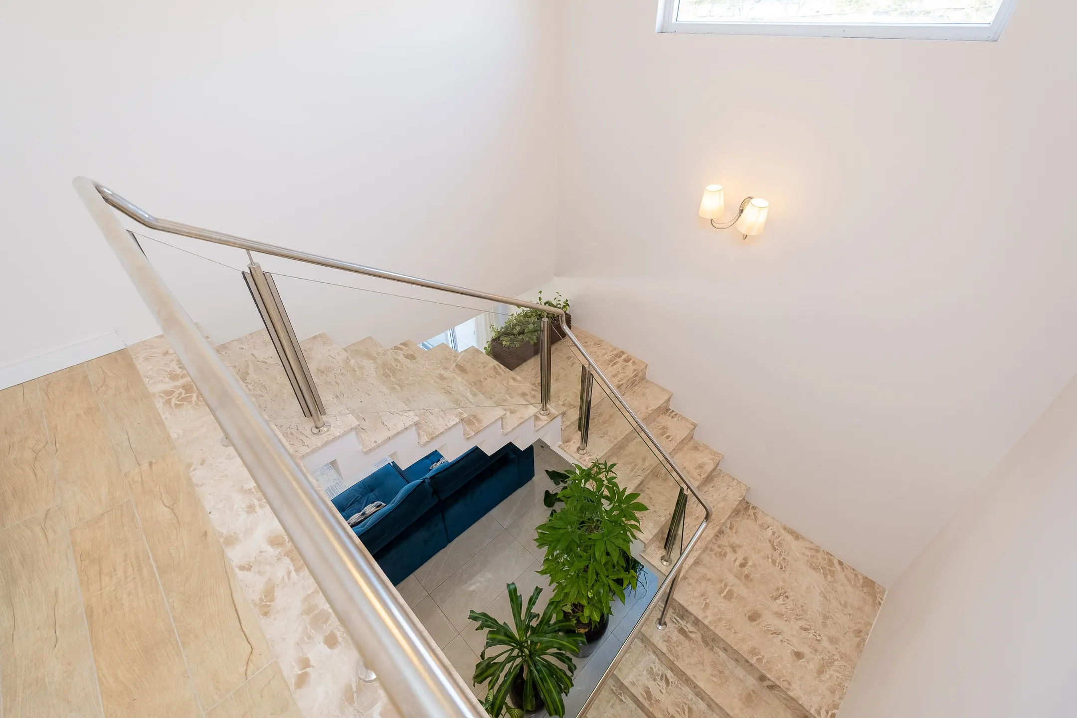 Casa de alto padrão à venda no Alphaville, Laranjal - 284 m², 4 quartos (sendo 2 suítes), móveis sob medida, acabamentos impecáveis e ampla área de lazer. - 18