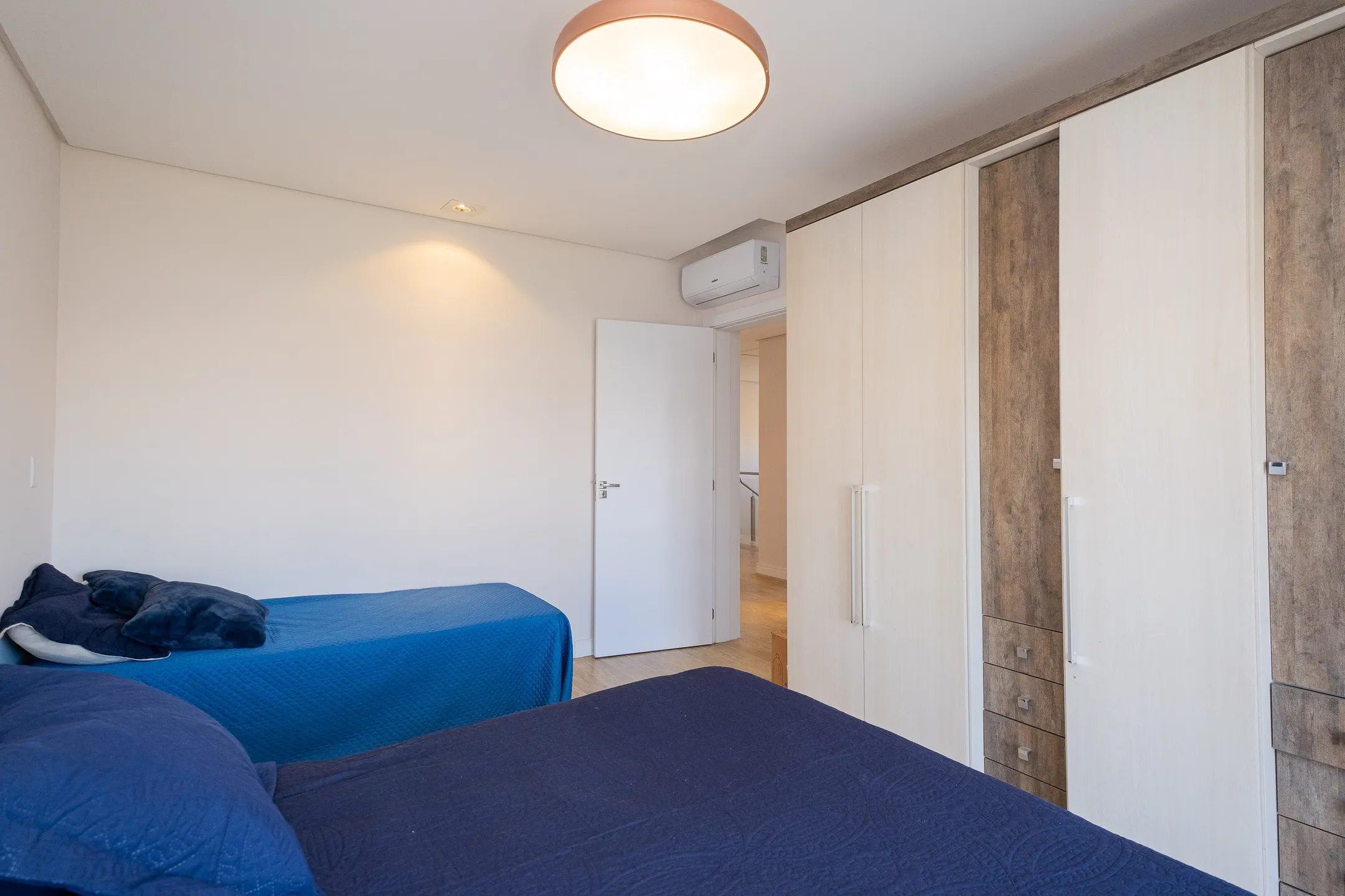 Casa de alto padrão à venda no Alphaville, Laranjal - 284 m², 4 quartos (sendo 2 suítes), móveis sob medida, acabamentos impecáveis e ampla área de lazer. - 20