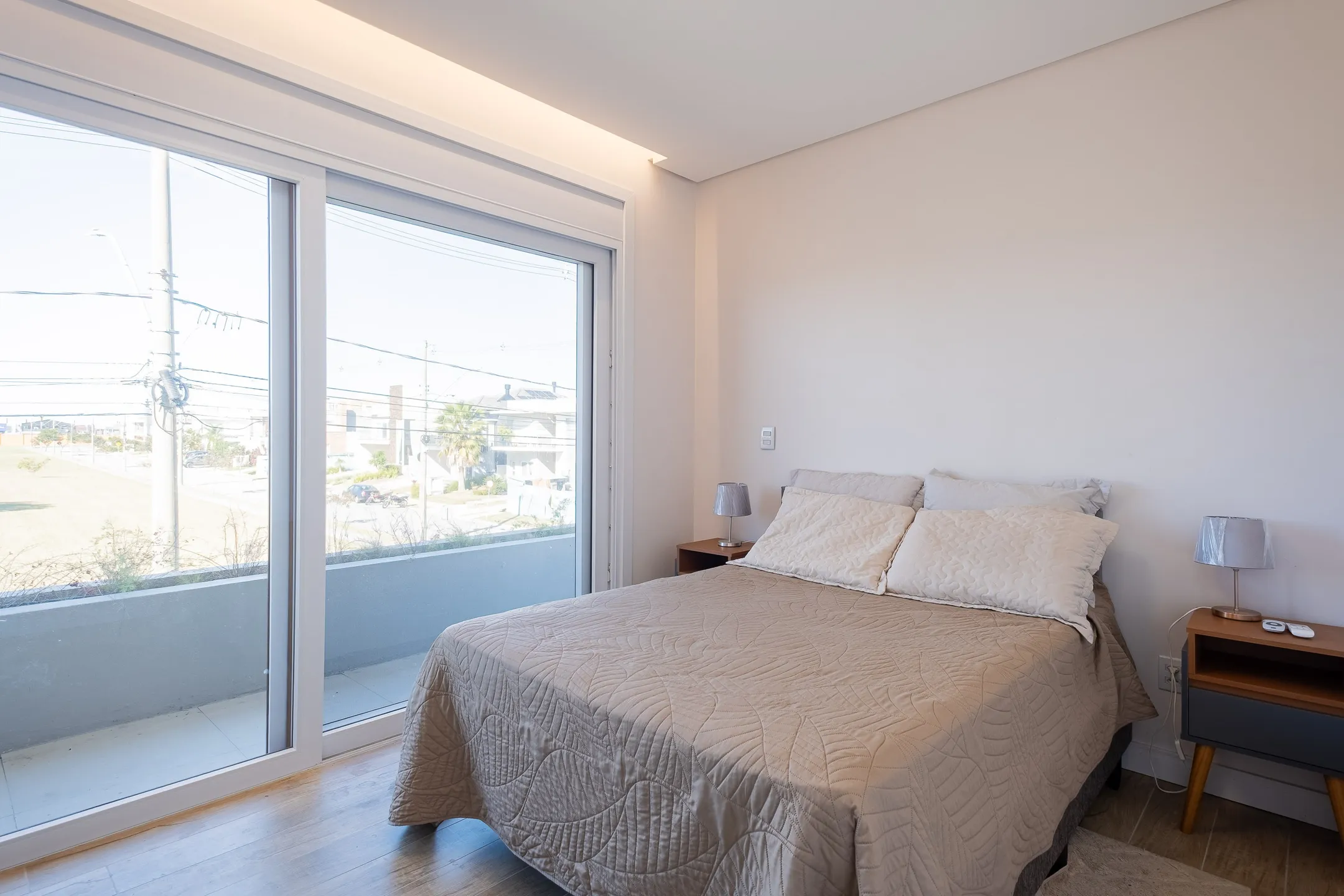 Casa de alto padrão à venda no Alphaville, Laranjal - 284 m², 4 quartos (sendo 2 suítes), móveis sob medida, acabamentos impecáveis e ampla área de lazer. - 22