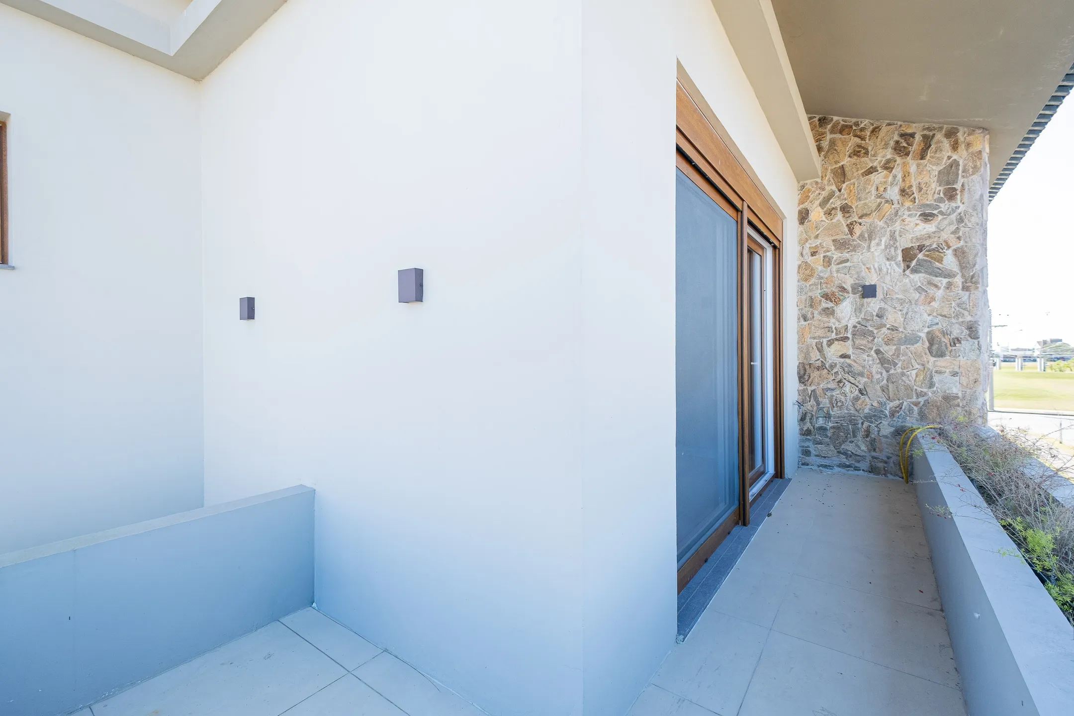 Casa de alto padrão à venda no Alphaville, Laranjal - 284 m², 4 quartos (sendo 2 suítes), móveis sob medida, acabamentos impecáveis e ampla área de lazer. - 32