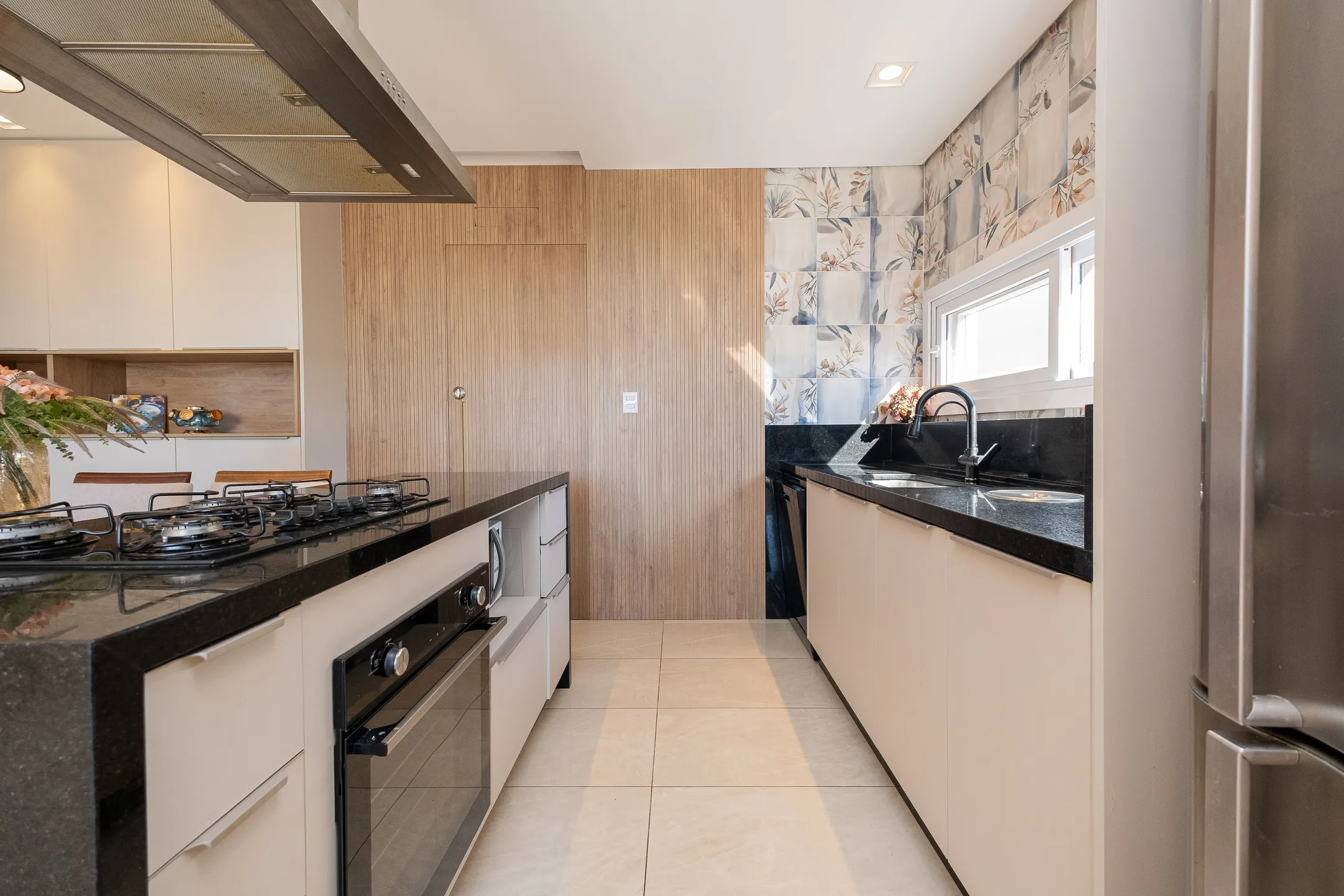 Casa de alto padrão à venda no Alphaville, Laranjal - 284 m², 4 quartos (sendo 2 suítes), móveis sob medida, acabamentos impecáveis e ampla área de lazer. - 6
