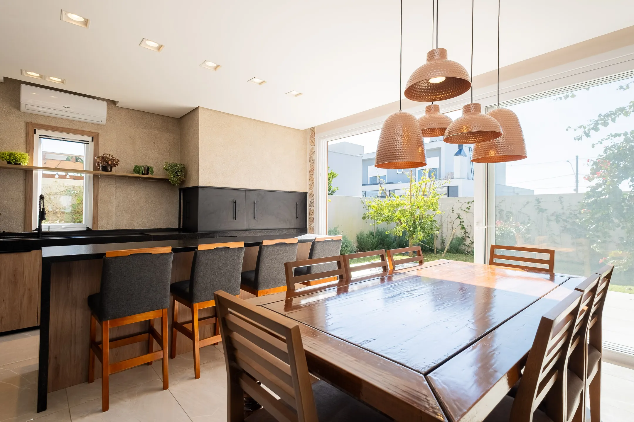 Casa de alto padrão à venda no Alphaville, Laranjal - 284 m², 4 quartos (sendo 2 suítes), móveis sob medida, acabamentos impecáveis e ampla área de lazer. - 8