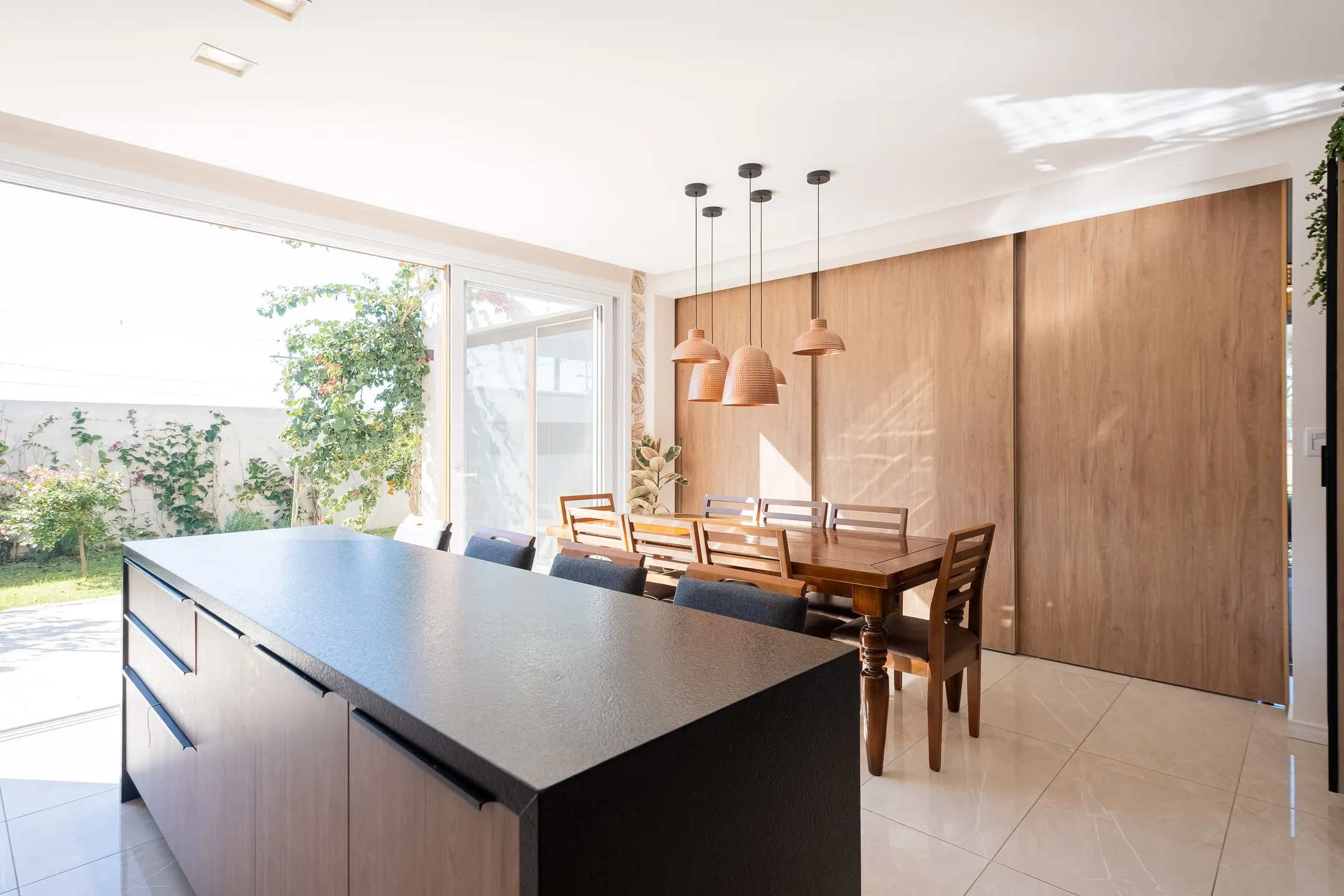 Casa de alto padrão à venda no Alphaville, Laranjal - 284 m², 4 quartos (sendo 2 suítes), móveis sob medida, acabamentos impecáveis e ampla área de lazer. - 9