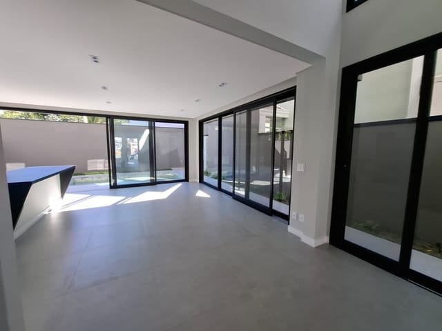 Casa com 250m² 3 quartos e 1 banheiro, à venda, no bairro Urbanova em São José dos Campos
