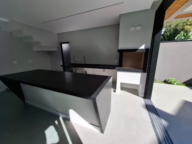 Casa com 250m² 3 quartos e 1 banheiro, à venda, no bairro Urbanova em São José dos Campos