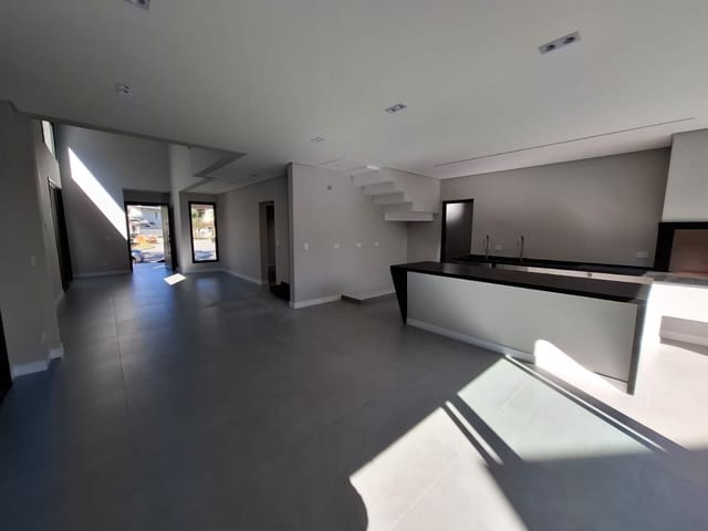 Casa com 250m² 3 quartos e 1 banheiro, à venda, no bairro Urbanova em São José dos Campos