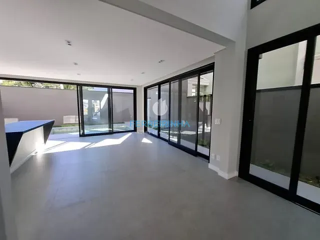 Casa com 250m² 3 quartos e 1 banheiro, à venda, no bairro Urbanova em São José dos Campos