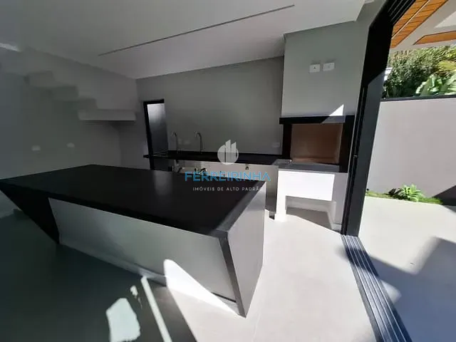 Casa com 250m² 3 quartos e 1 banheiro, à venda, no bairro Urbanova em São José dos Campos
